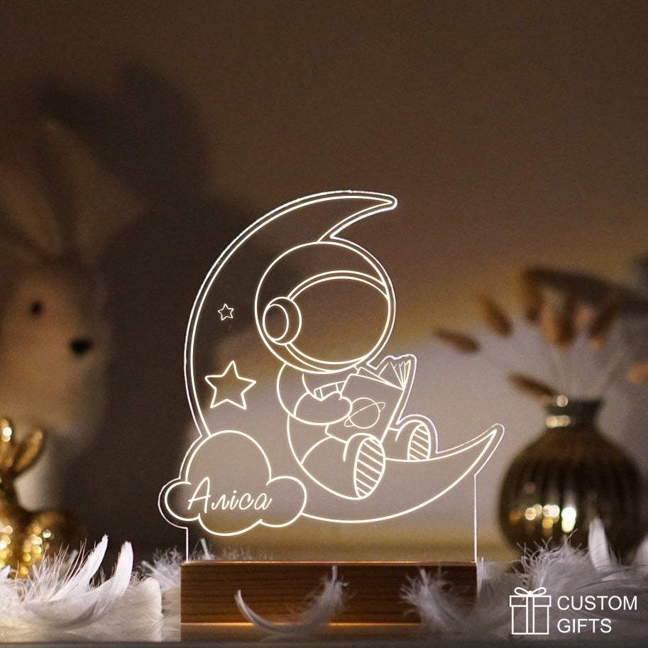Іменний фігурний нічник з космонавтом - подарунок для дитини
