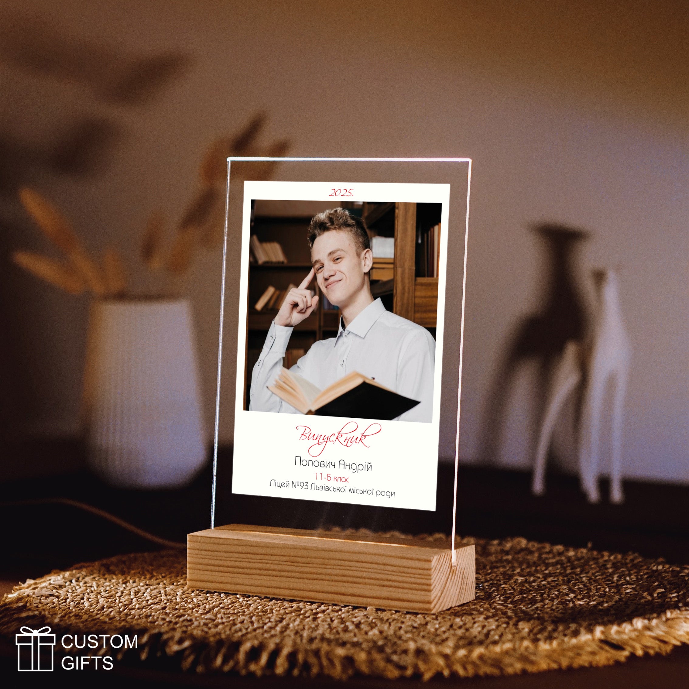 Випускний Polaroid - подарунок на Останній Дзвоник