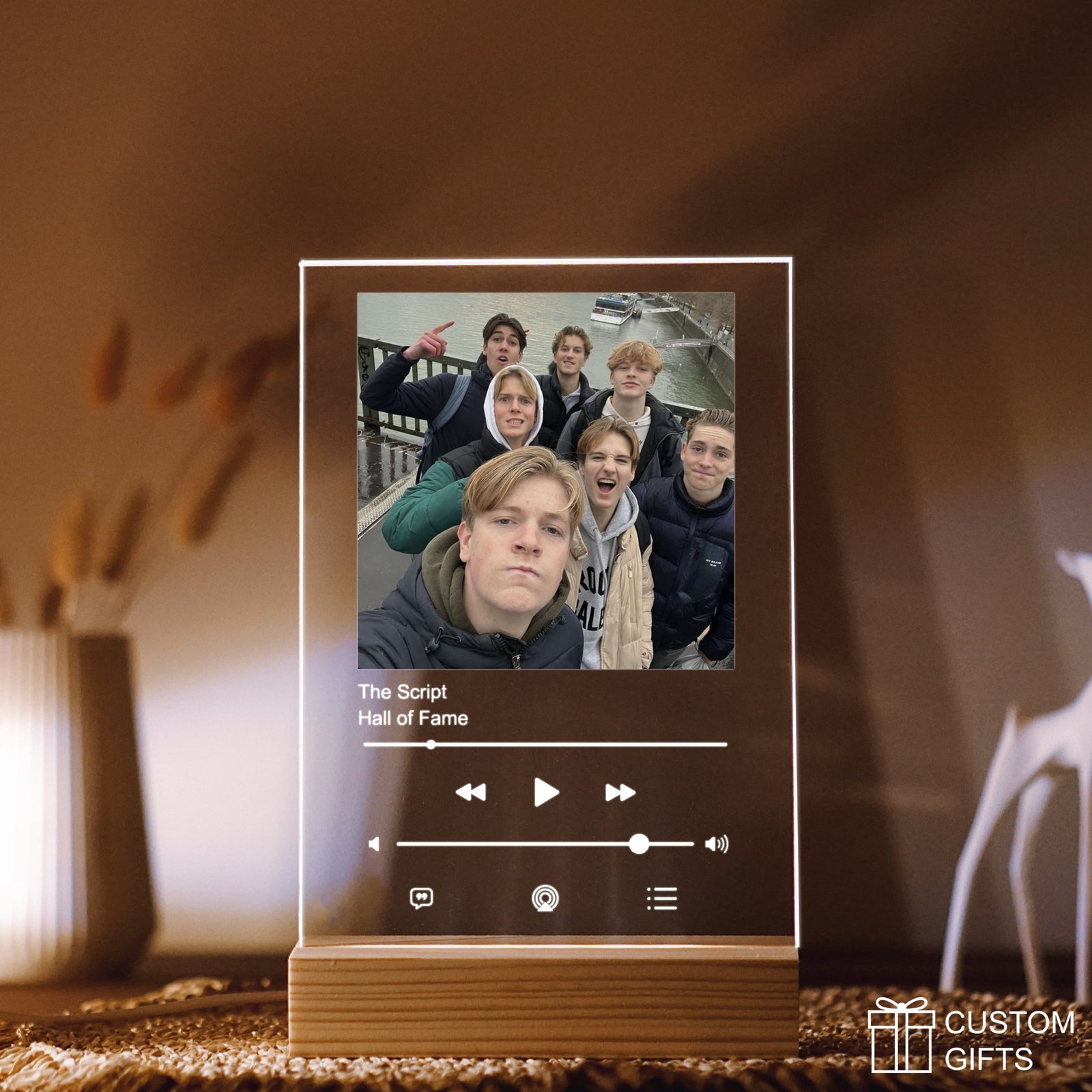 Apple Music Poster — подарунок до Дня дружби