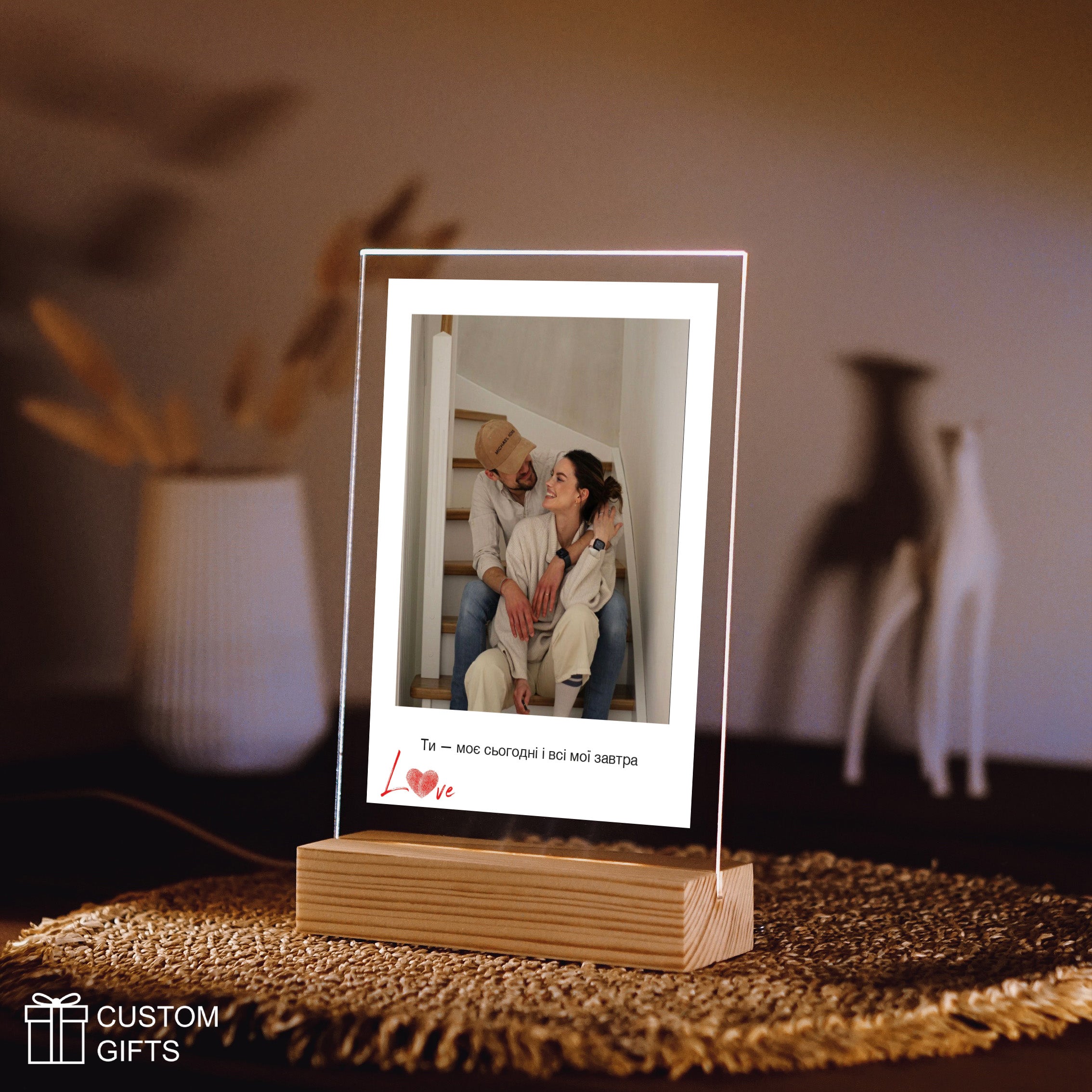 Polaroid "Love" — персоналізований подарунок до Дня закоханих